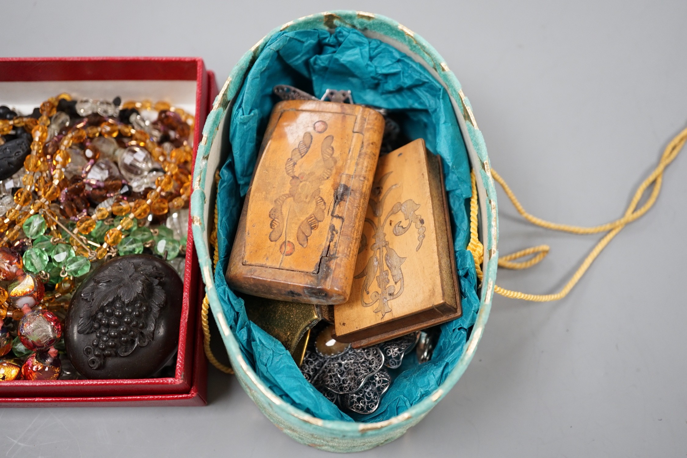 A quantity of assorted mainly costume jewellery.
